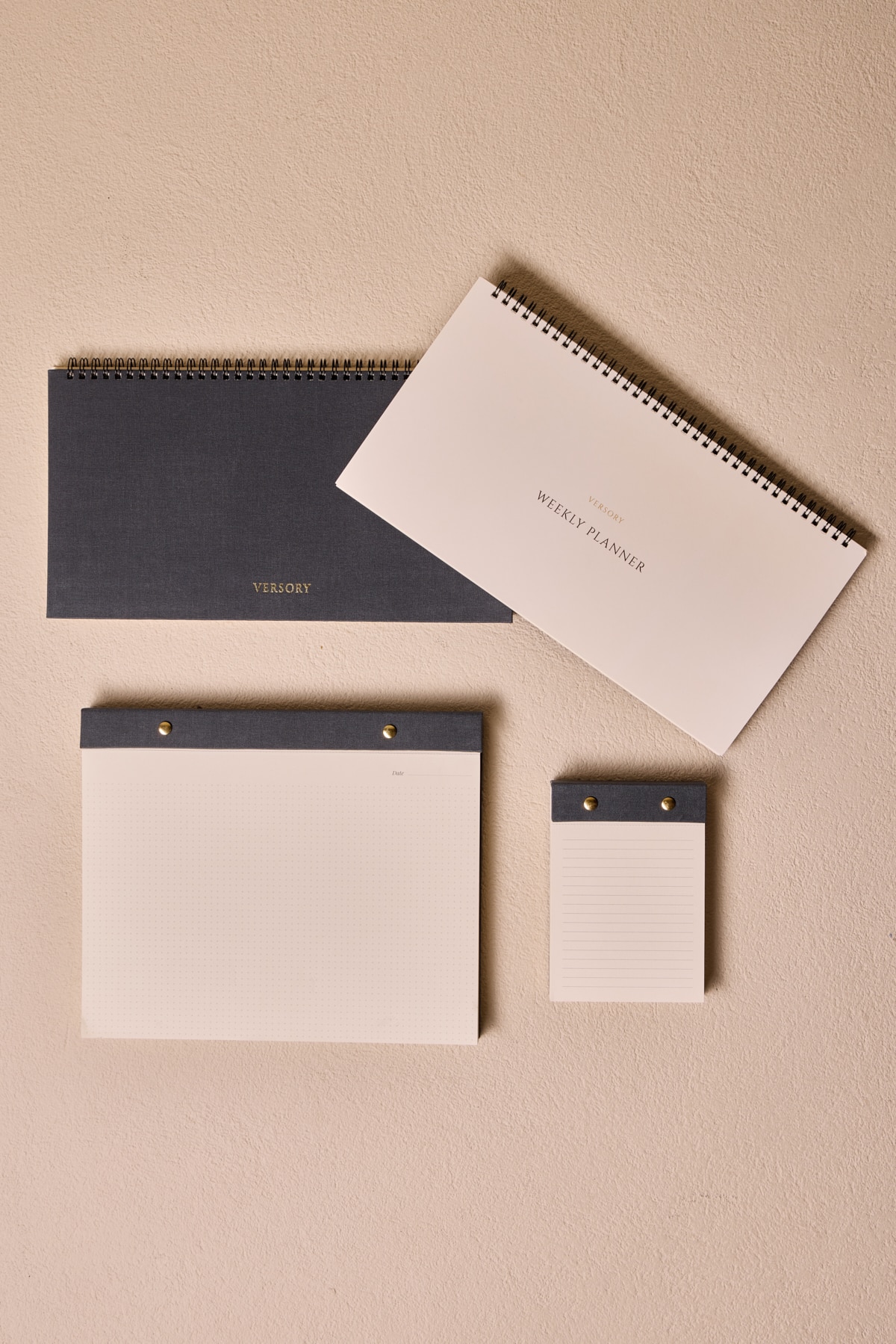 gri-not-defteri-seti-on Premium Gri Keten Kaplama Grande & Petite Notepad + Haftalık Planlayıcı 3’lü Set - Görsel 1