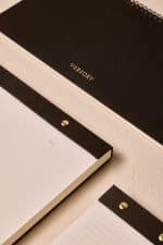 Premium Kahverengi Keten Kaplama Grande & Petite Notepad + Haftalık Planlayıcı 3’lü Set - Görsel 2