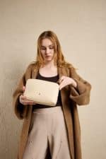 Epure Pouch Krem Deri Makyaj Çantası Cüzdan Özellikli Minimal Tasarım - Görsel 7