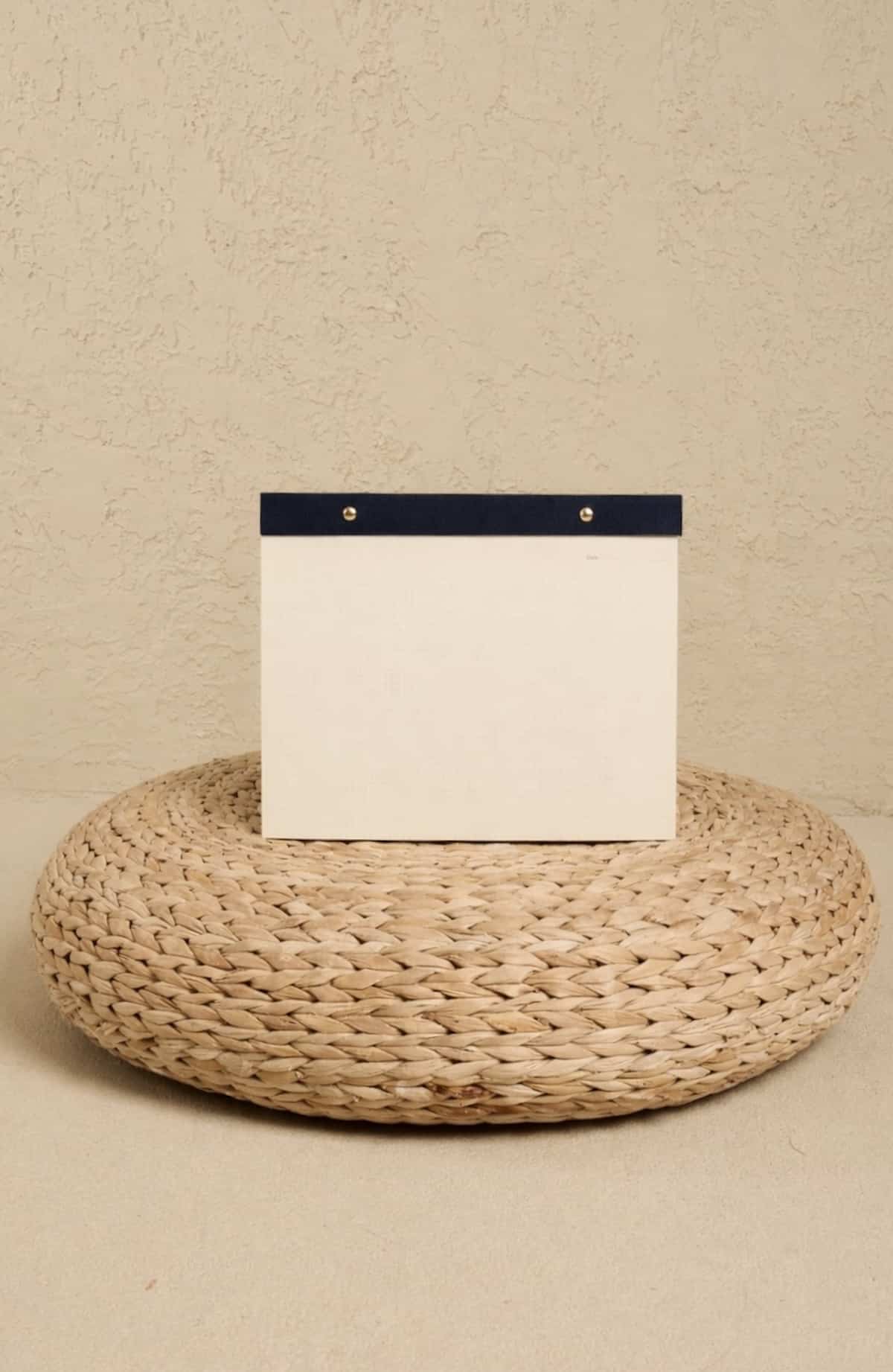 versory-lacivert-not-defteri-on-gorunum Grande Notepad Lacivert Keten Kumaş Kaplama Özel Tasarım - Görsel 1