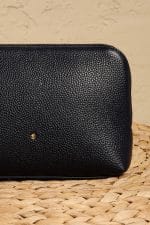 Epure Pouch Siyah Deri Makyaj Çantası Cüzdan Özellikli Minimal Tasarım - Görsel 2