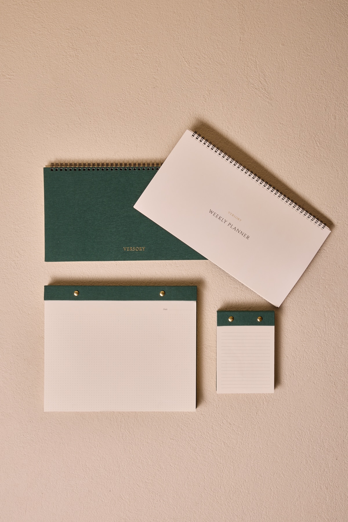 yesil-not-defteri-seti-on Premium Koyu Yeşil Keten Kaplama Grande & Petite Notepad + Haftalık Planlayıcı 3’lü Set - Görsel 1